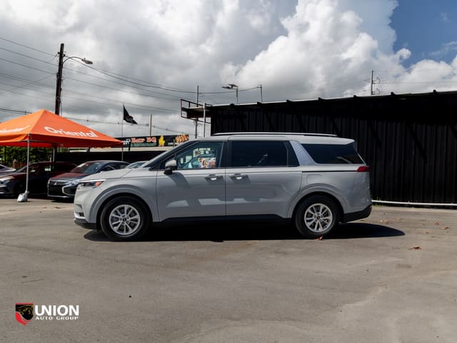 2024 Kia Carnival LX
