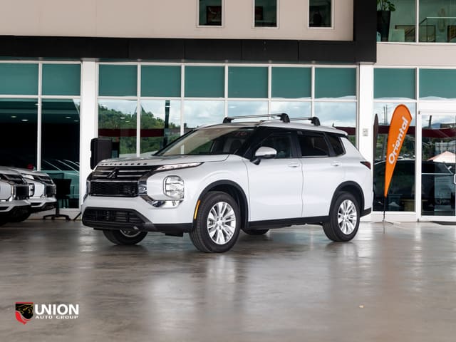 2025 Mitsubishi Outlander Plug-In Hybrid SE