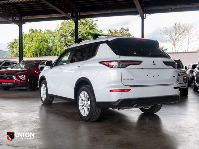 2025 Mitsubishi Outlander Plug-In Hybrid SE