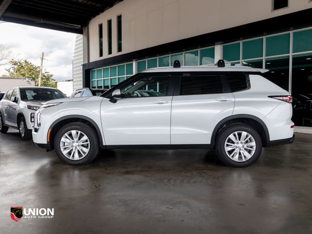 2025 Mitsubishi Outlander Plug-In Hybrid SE