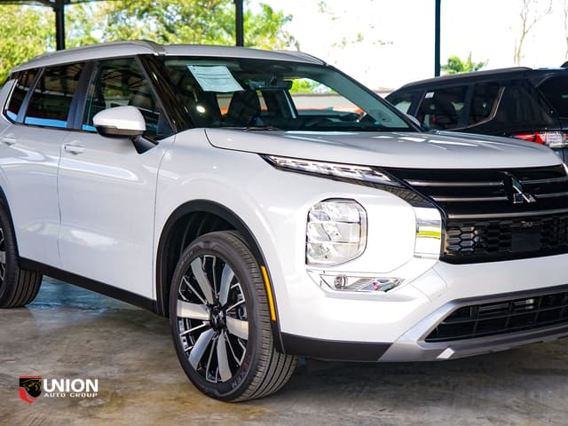 2026 Mitsubishi Outlander SE