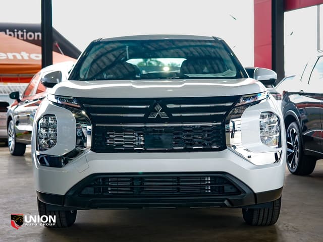 2026 Mitsubishi Outlander ES