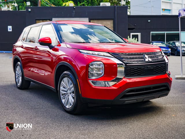 2026 Mitsubishi Outlander ES