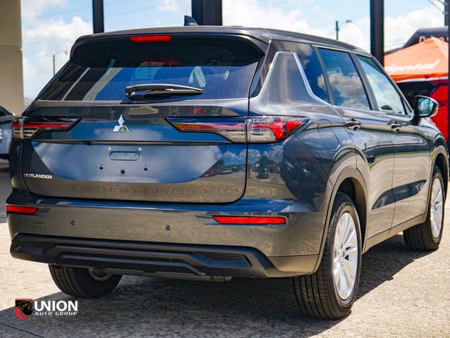 2026 Mitsubishi Outlander ES