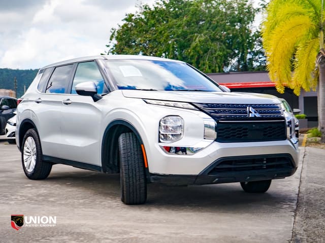 2024 Mitsubishi Outlander SE