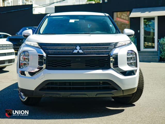 2026 Mitsubishi Outlander ES