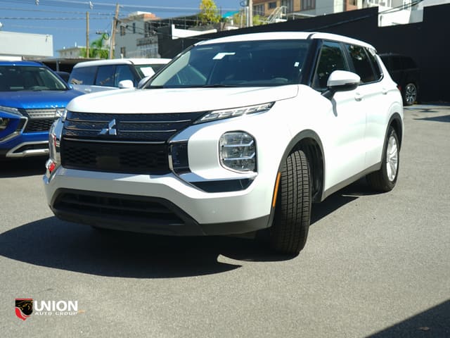 2026 Mitsubishi Outlander ES