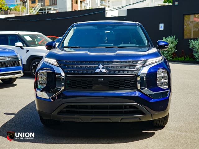 2026 Mitsubishi Outlander ES