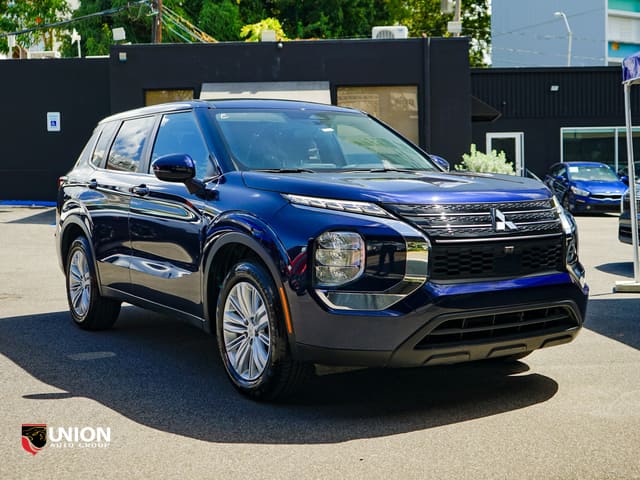 2026 Mitsubishi Outlander ES