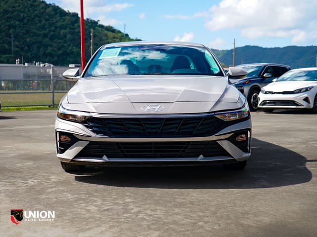 2025 Hyundai Elantra SE