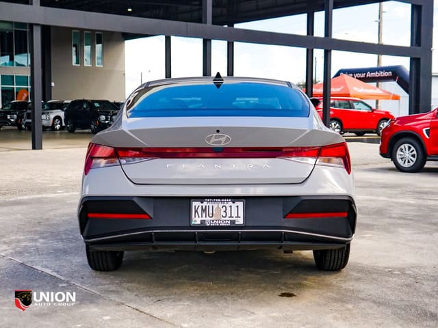 2025 Hyundai Elantra SE