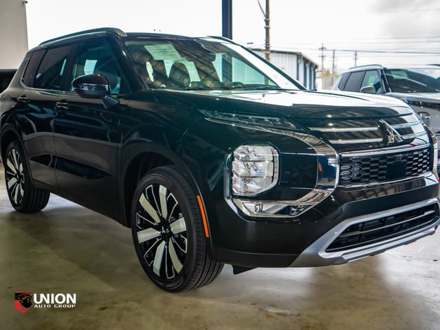 2026 Mitsubishi Outlander SE