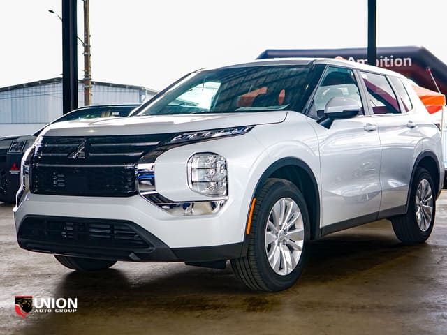 2026 Mitsubishi Outlander ES
