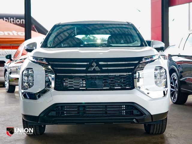 2026 Mitsubishi Outlander ES