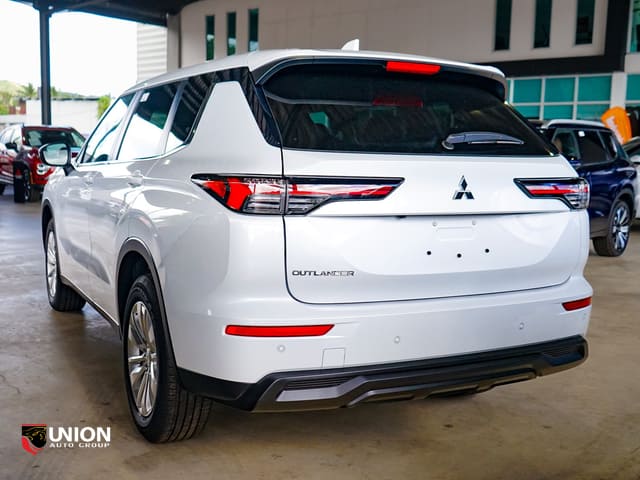 2026 Mitsubishi Outlander ES