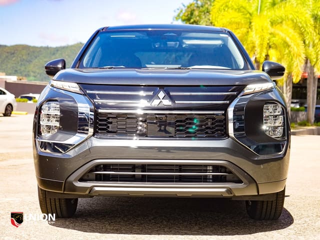 2026 Mitsubishi Outlander ES