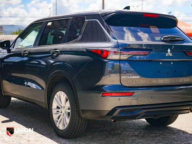 2026 Mitsubishi Outlander ES