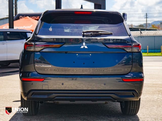 2026 Mitsubishi Outlander ES