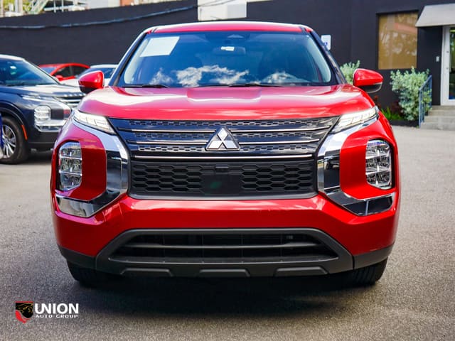 2026 Mitsubishi Outlander ES