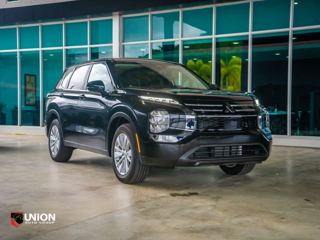 2025 Mitsubishi Outlander ES