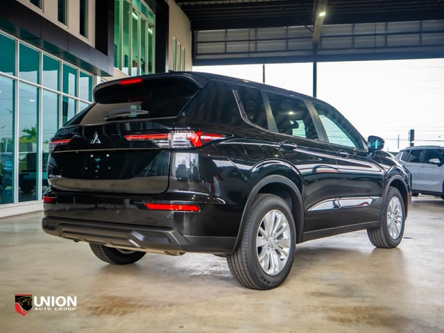 2025 Mitsubishi Outlander ES