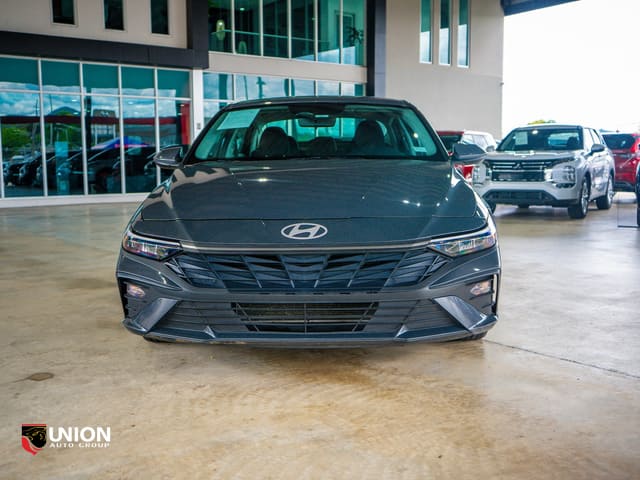 2025 Hyundai Elantra SE