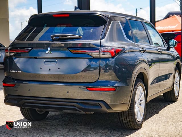 2026 Mitsubishi Outlander ES