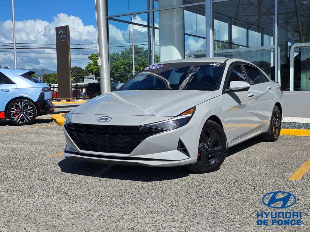 2023 Hyundai Elantra SEL's photo