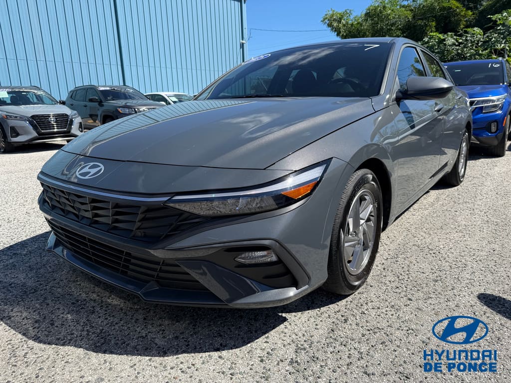 2025 Hyundai Elantra SE's photo