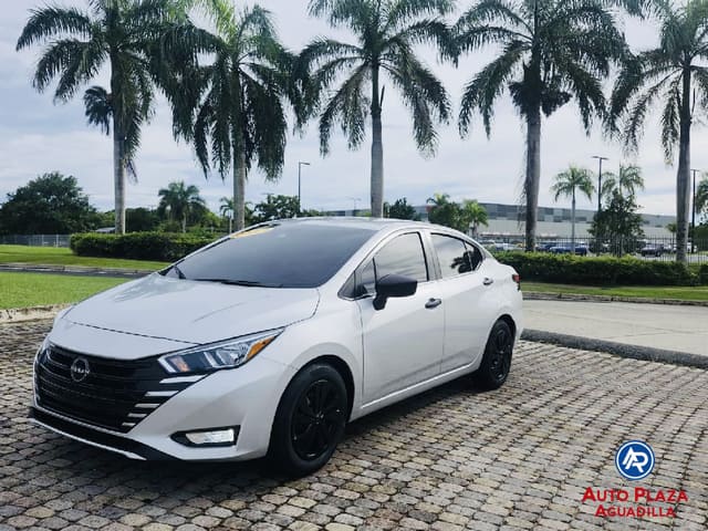 Nissan Versa 2023 solo 17480 millas