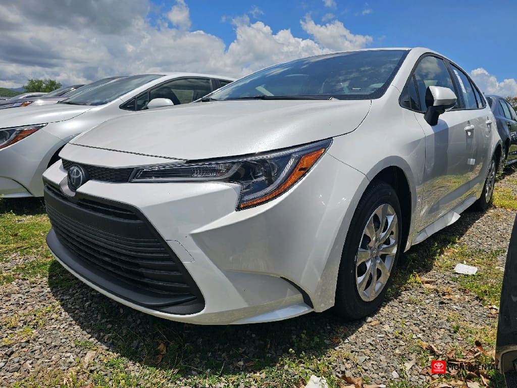 2025 Toyota Corolla LE's photo