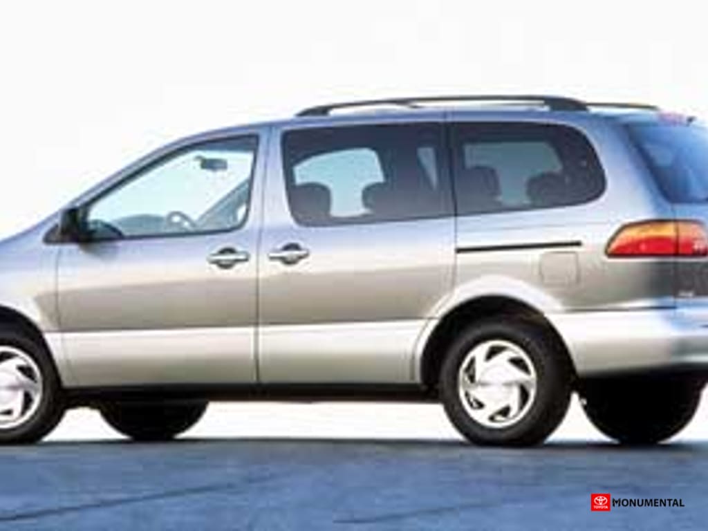 1999 Toyota Sienna's photo