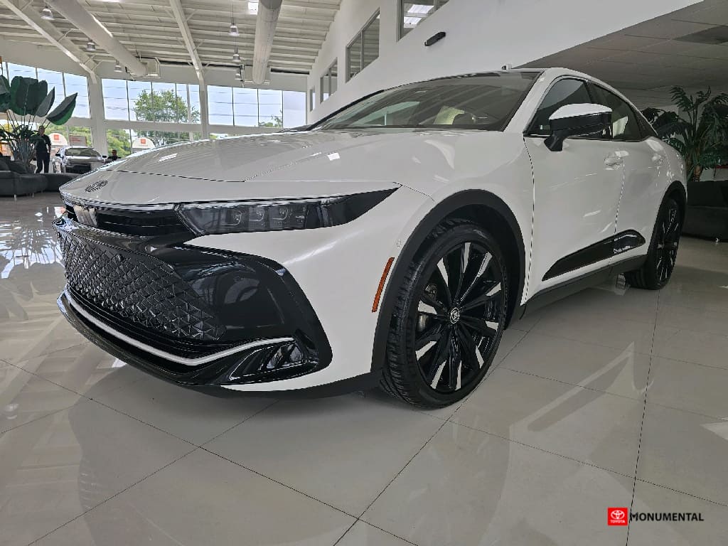 2023 Toyota Crown Platinum's photo