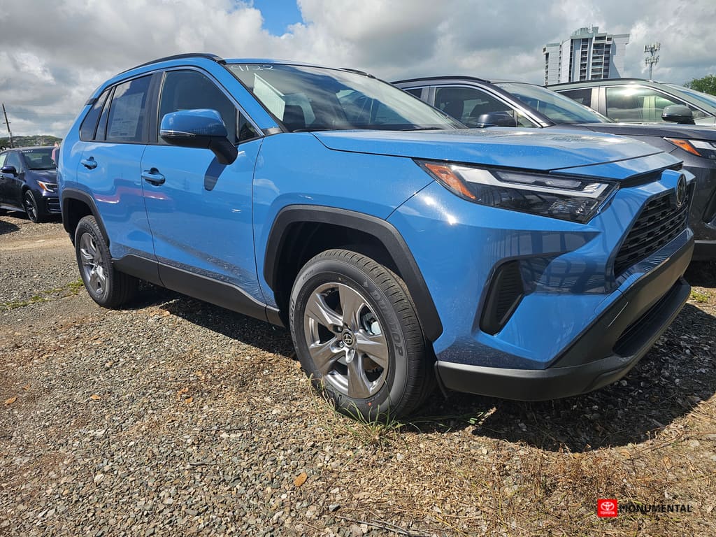 2025 Toyota RAV4 XLE's photo