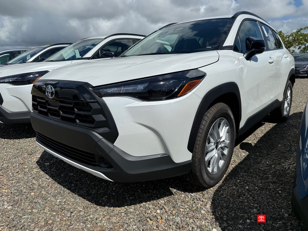 2026 Toyota Corolla Cross LE's photo