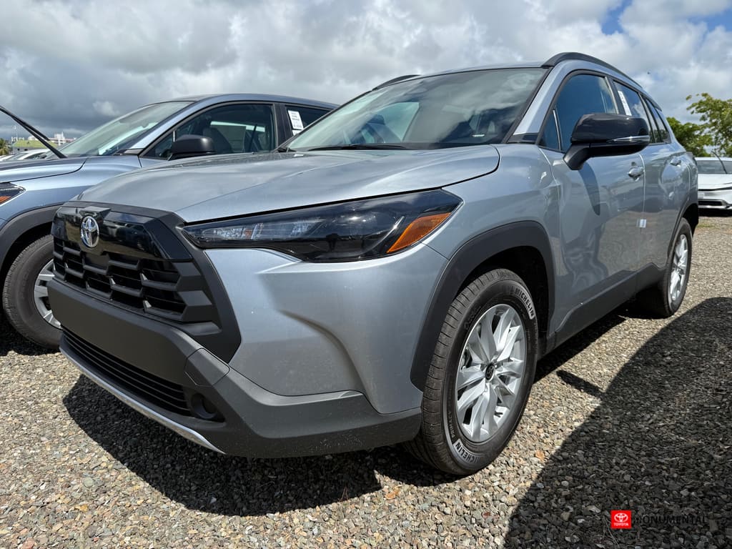 2026 Toyota Corolla Cross LE's photo