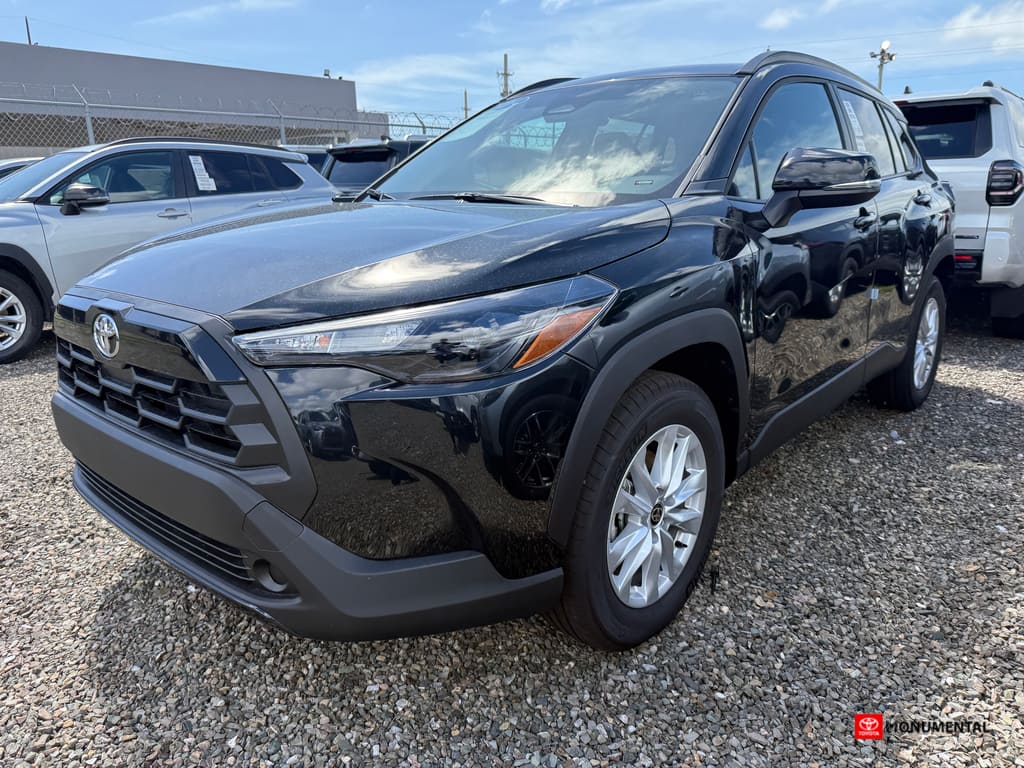 2026 Toyota Corolla Cross LE's photo