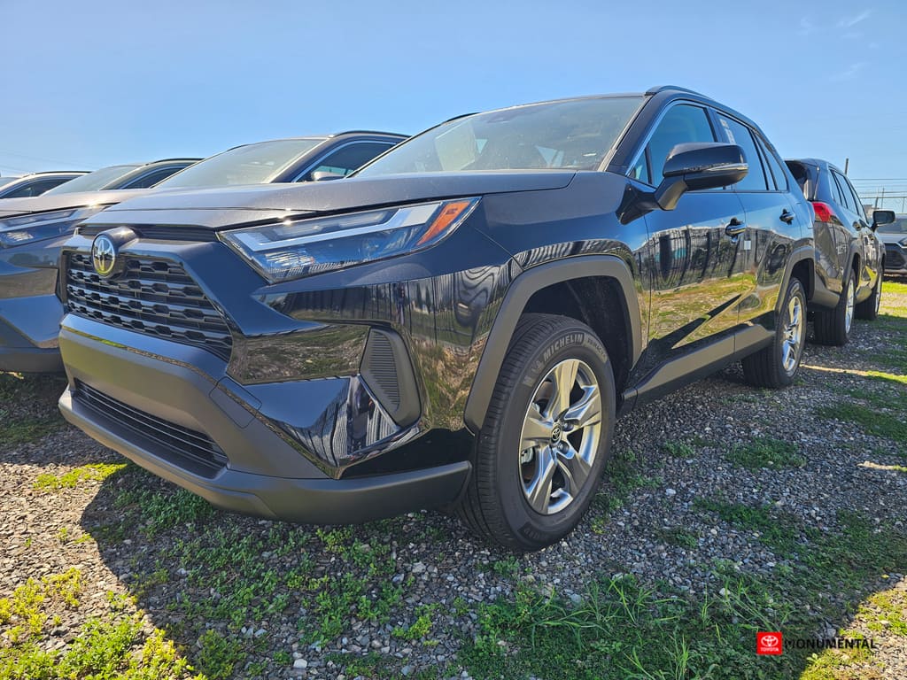 2025 Toyota RAV4 XLE's photo