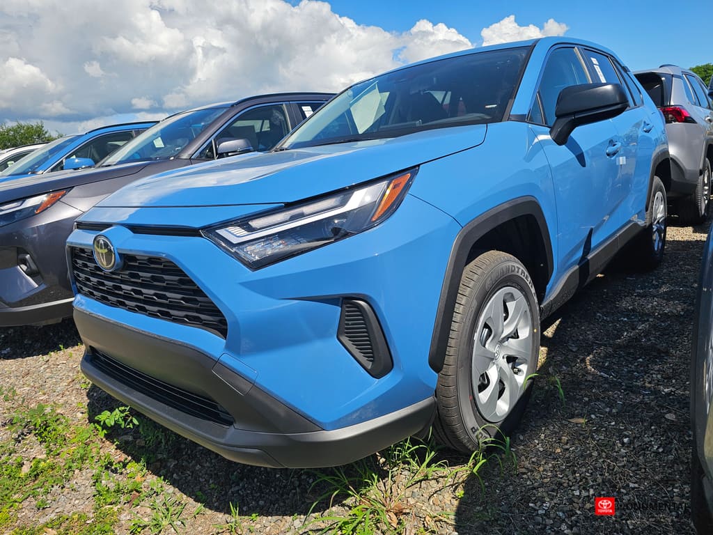 2025 Toyota RAV4 LE FWD's photo