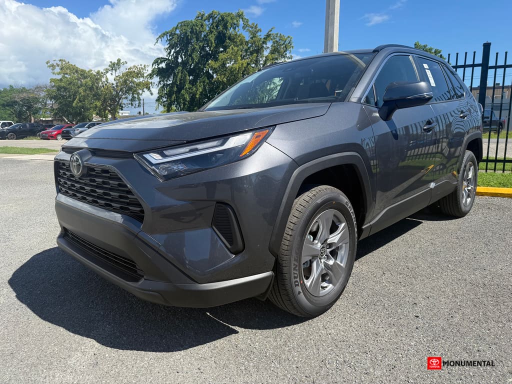 2025 Toyota RAV4 XLE's photo