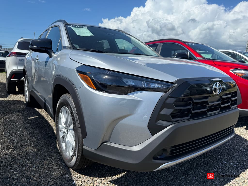 2026 Toyota Corolla Cross LE's photo