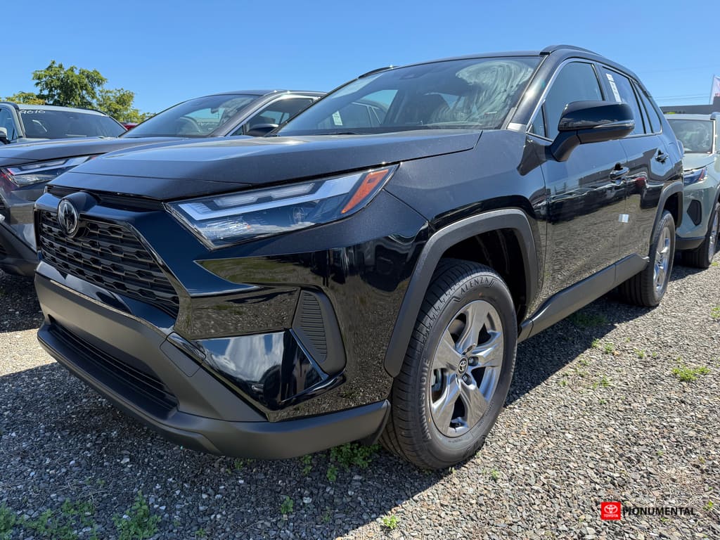 2025 Toyota RAV4 XLE's photo