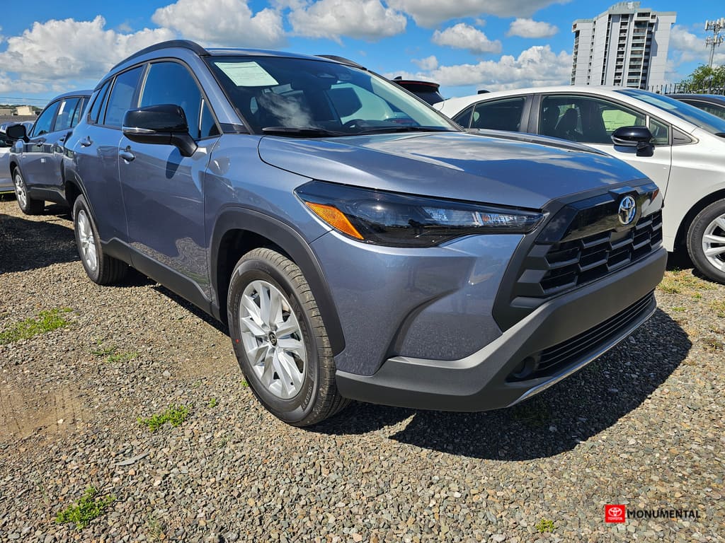 2026 Toyota Corolla Cross LE's photo