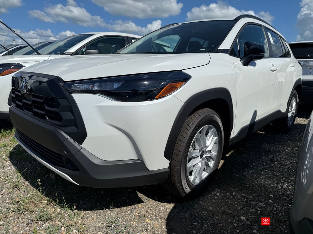 2026 Toyota Corolla Cross LE's photo