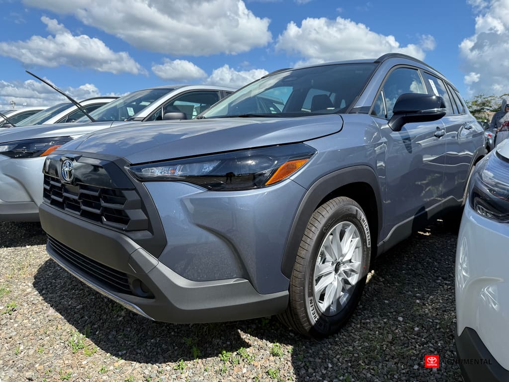 2026 Toyota Corolla Cross LE's photo