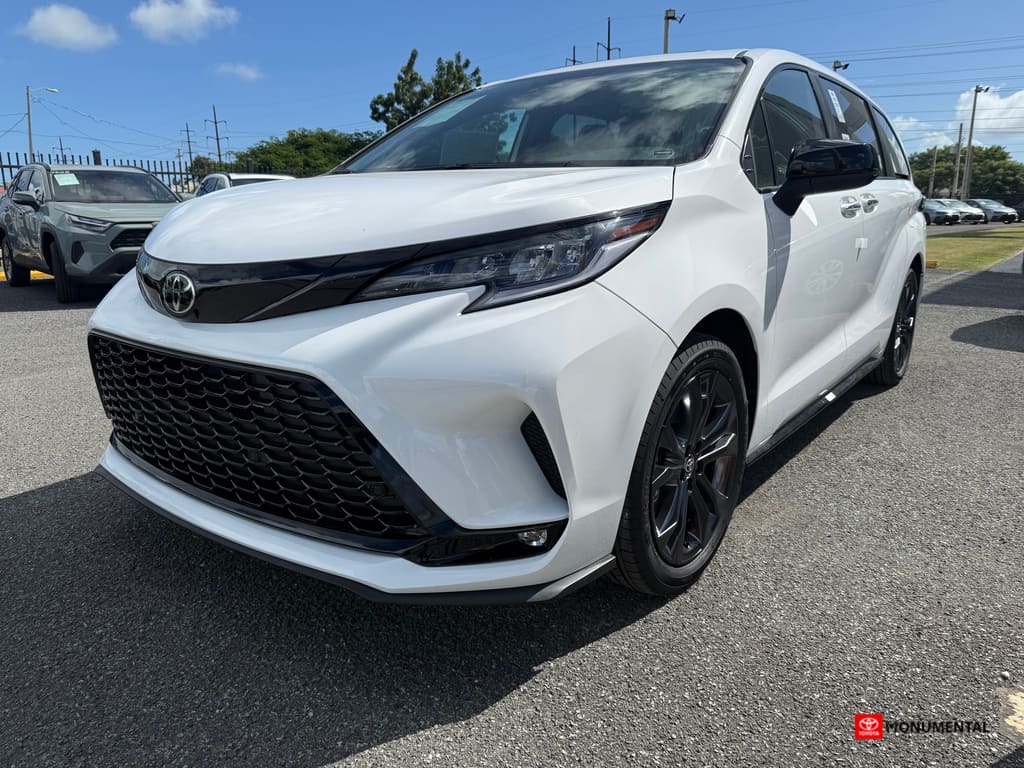 2026 Toyota Sienna XSE's photo