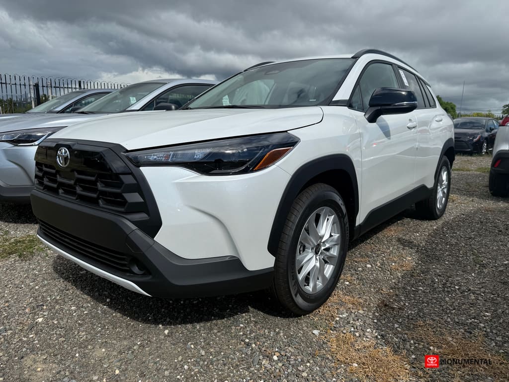 2026 Toyota Corolla Cross LE's photo