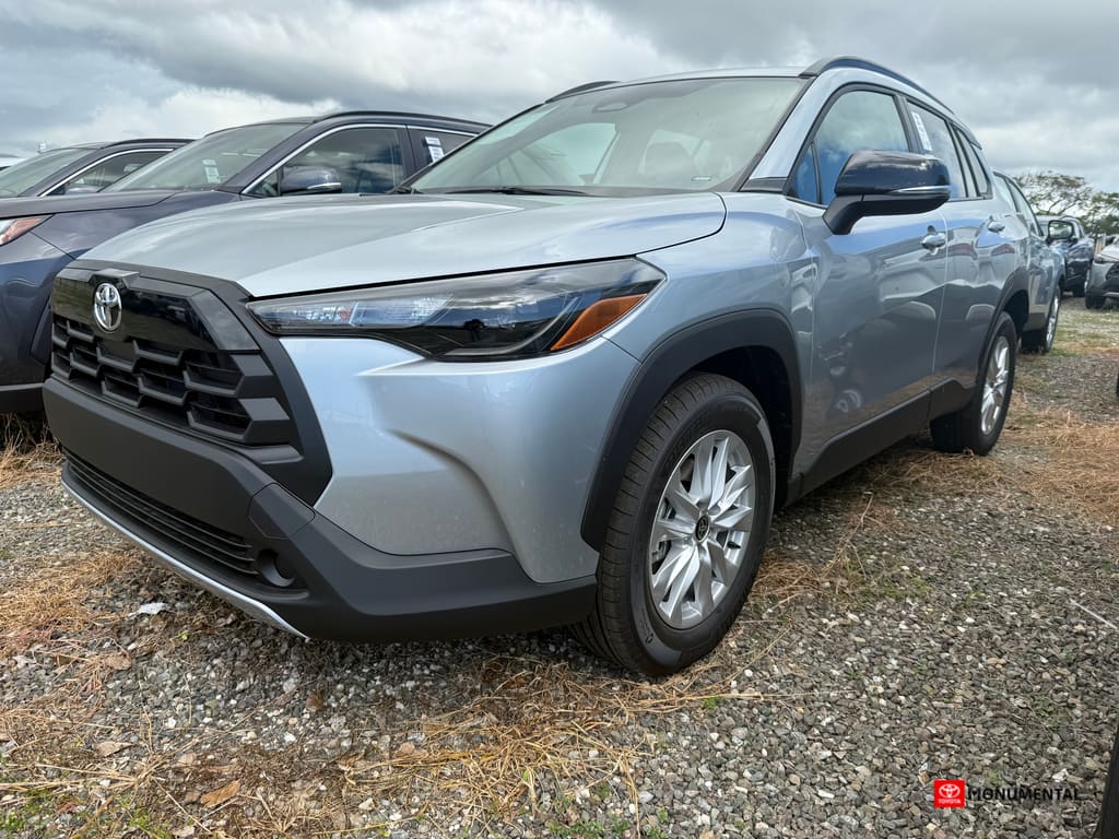 2026 Toyota Corolla Cross LE's photo