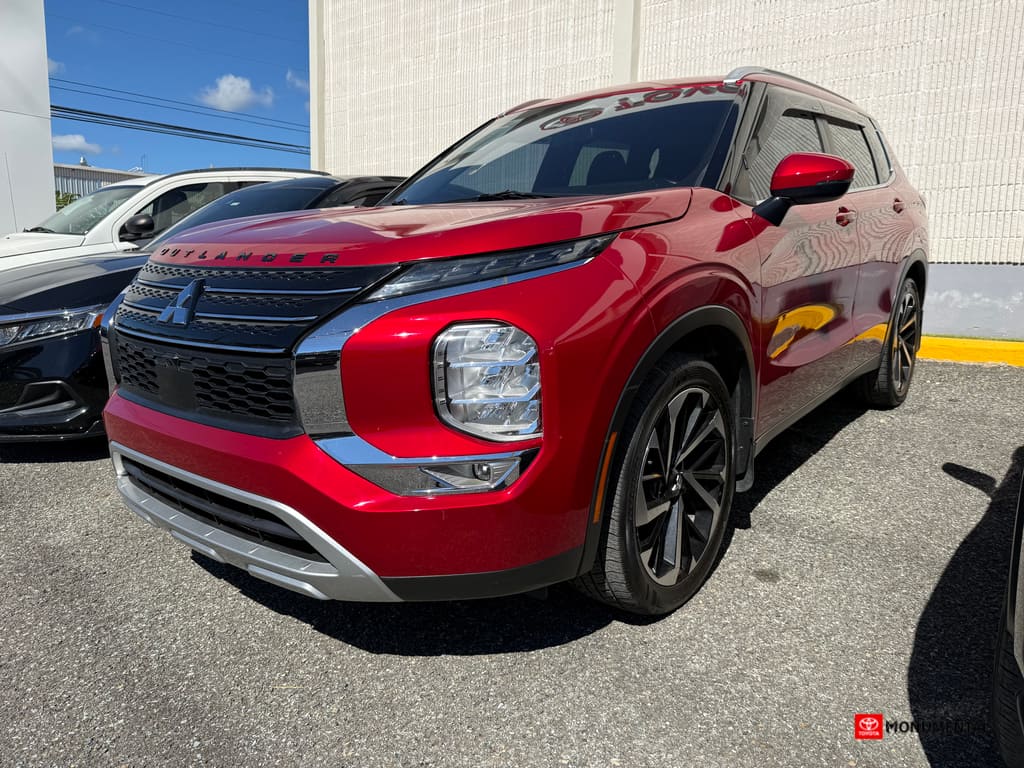 2022 Mitsubishi Outlander SE's photo