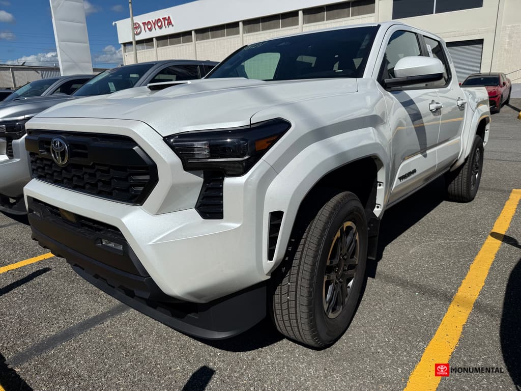 2025 Toyota Tacoma Base's photo